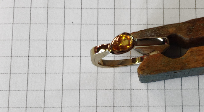 Teardrop yellow sapphire in gold ring - showing off the gem