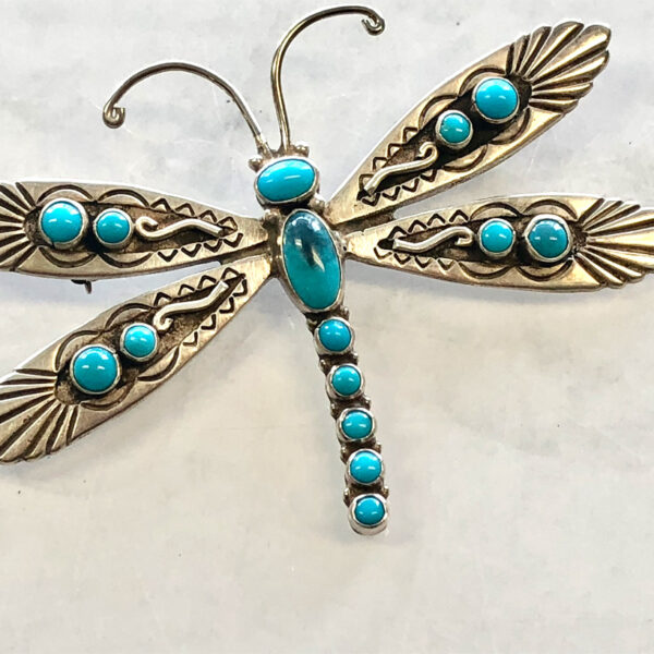 Fixed: dragonfly on brooch now has two antennae